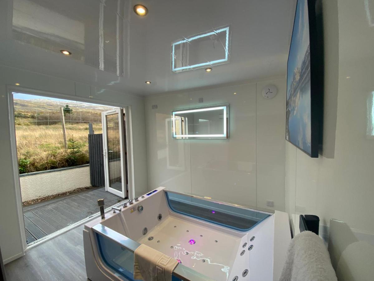 Highland Stays - Ben View Room & Jacuzzi Bath フォート・ウィリアム エクステリア 写真