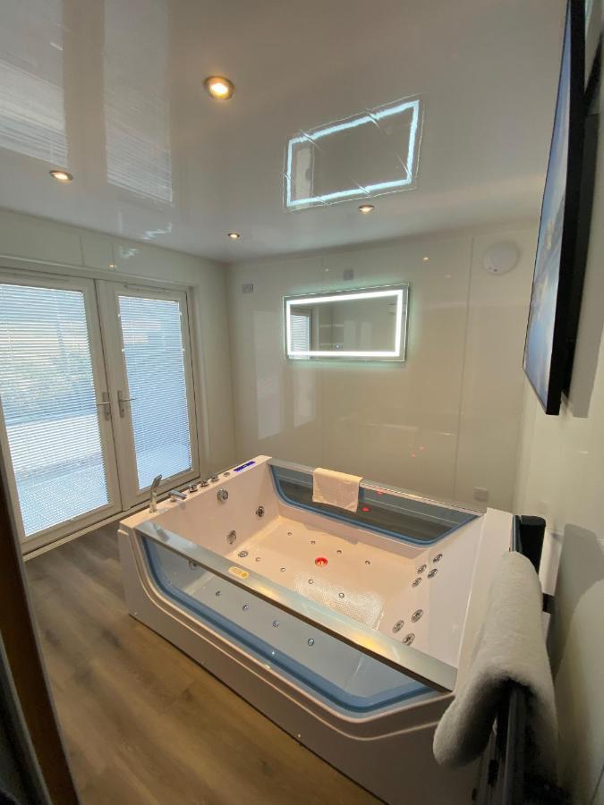 Highland Stays - Ben View Room & Jacuzzi Bath フォート・ウィリアム エクステリア 写真